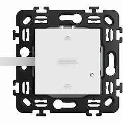 El interruptor inalámbrico para persianas le permite controlar sus persianas a distancia a través de la aplicación Home + Control o usando su voz, y centralizar el control de varias persianas sin tener que pasar más cables. Blanco. El interruptor inalámbrico para persianas le permite controlar sus persianas a distancia a través de la aplicación Home + Control o usando su voz, y centralizar el control de varias persianas sin tener que pasar más cables. Blanco.