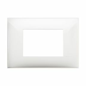 Placa embellecedora Classia de color Blanco - 3 módulos 